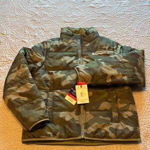 Women’s Champion water resistant quilted puffer jacket size medium in green camo